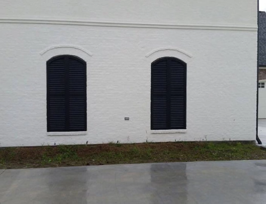 gulf_coast_shutters_colonial_shutters_archtop_horizontal_mullion@2x